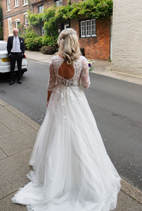 a bride waiting outside the registry office