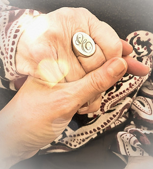 mano amorosa de mireia y eva_edited_edited.jpg