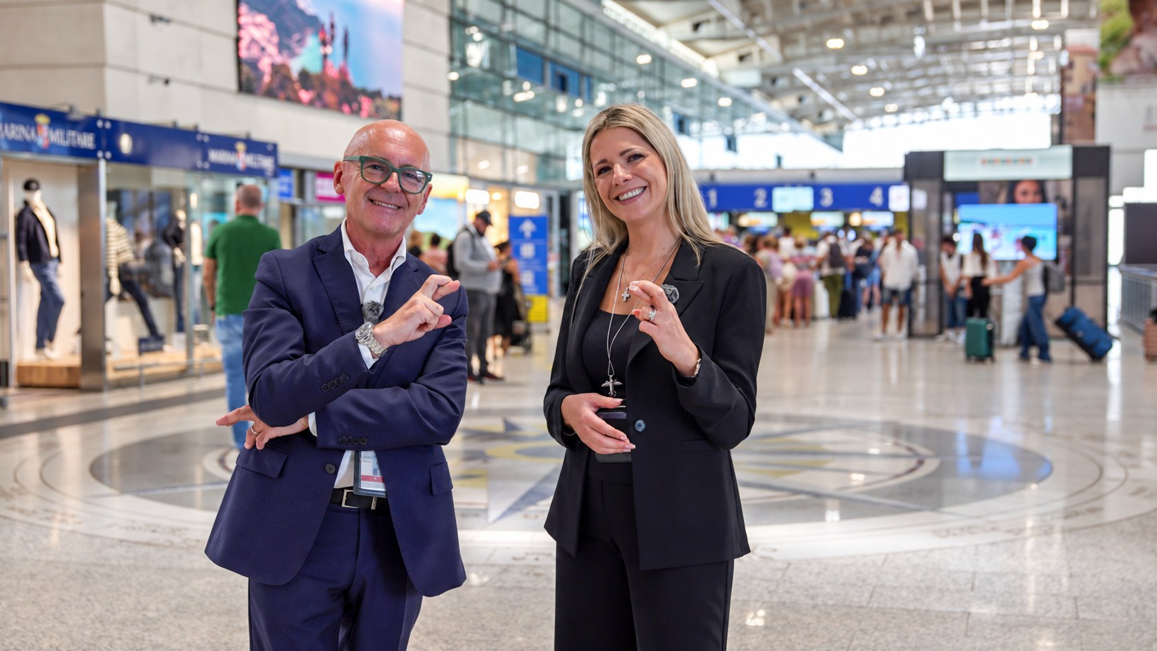 Statements im Terminal des Cagliari Airport für die Filmproduktion