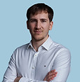 20250907_1138_Professionelles Business-Portrait_remix_01k4hrh93rewctv33we2p5jmhd_edited.jp