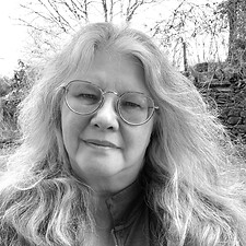 Naomi Bunker photo_edited.jpg