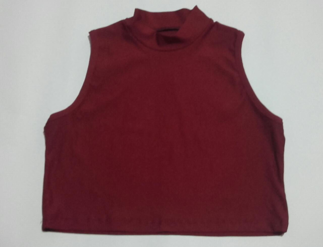Top con cuello bordeaux