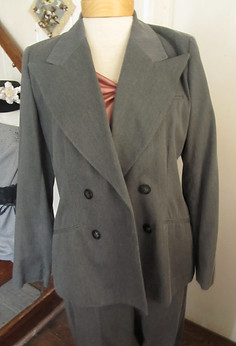 Hugo Buscati, women's suit, size 10, 2 pc, jacket/slacks, light gray/michelesadornmentsandalterations.com/consignmentshop/dresses-clothing-ii