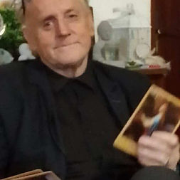 Vykládám z tarotu, Lenormandu, cikánských karet. Využívam znalostí čínské medicíny staré 3000 let. Zabývam se diagnostikou nemocí, zjišťuji a odvádím negativní energie z bytů, domů, prostorů, kde se člověk pohybuje. Externě jsem spolupracoval s TV Barrandov, TV Prima a rádio Zlín. Vyšel jsem i knižně mezi 50 léčiteli ČR.