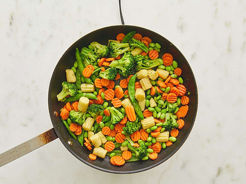 222658-frozen-vegetable-stir-fry-step-2-1367-63325ff2ea5a4ff99c2062f964529cd4.jpg