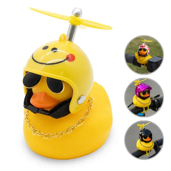 Gummiente mit Propellerhelm, Lenker-Deko in der E-Scooteria Freiburg