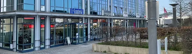 Außenansicht E-Scooteria Freiburg Munzinger Straße 1