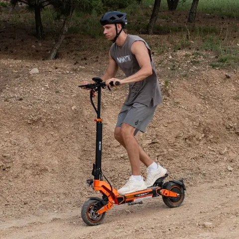 Der RCB D7 Pro Ultra E-Scooter für lange Fahrten auch mit Reichweite satt und auch mal Offroad.