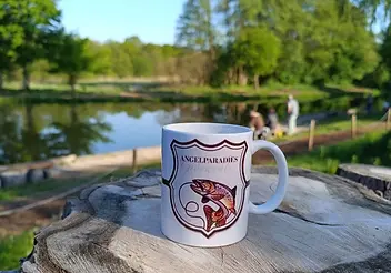 Kaffeetasse mit Angelparadies-Groenwohld-Logo
