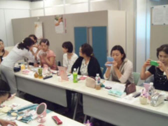 メーキャップレッスンでみなさん素敵になりました