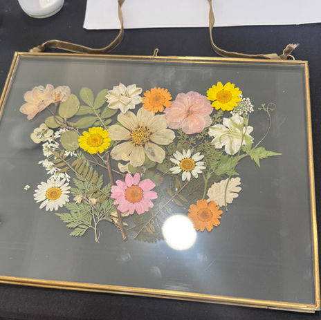 Pressed flower gold frame picture workshop