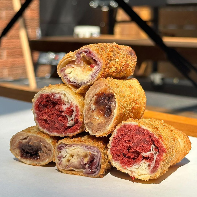 Dessert rolls with dipping sauce