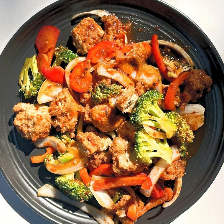 Devil chicken with peppers and onion