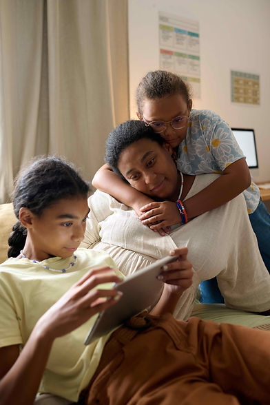 Teens-hanging-out-with-mom-sm.jpg