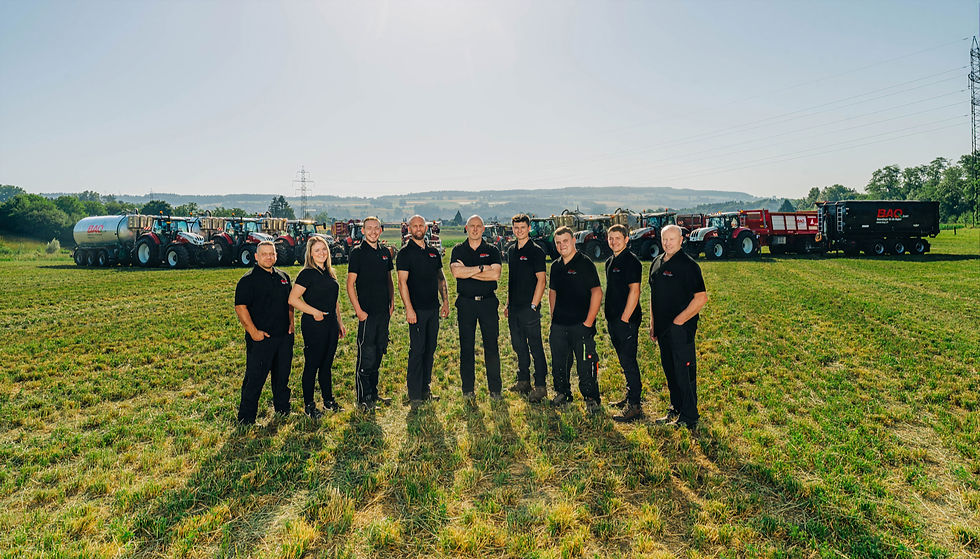 Teambild Firmengeschichte_edited.jpg