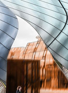 Architettura astratta a Dublino, premiata su 1x.com. Composizione di frammenti edilizi sovrapposti, con focus su geometrie asimmetriche e riflessi contemporanei. Fotografia fine-art di alta qualità.

