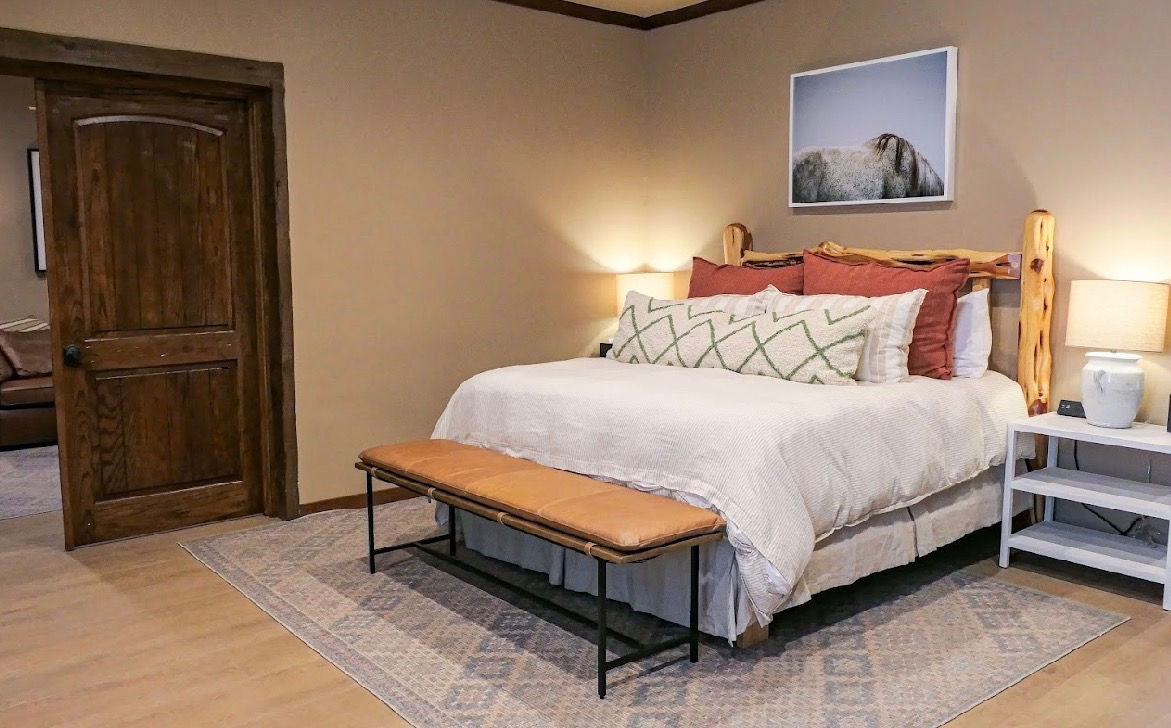 Lake Lodge- Bullfrog 2 bedrooms 1 King +1 pull out sofa private suite 2 bathroom