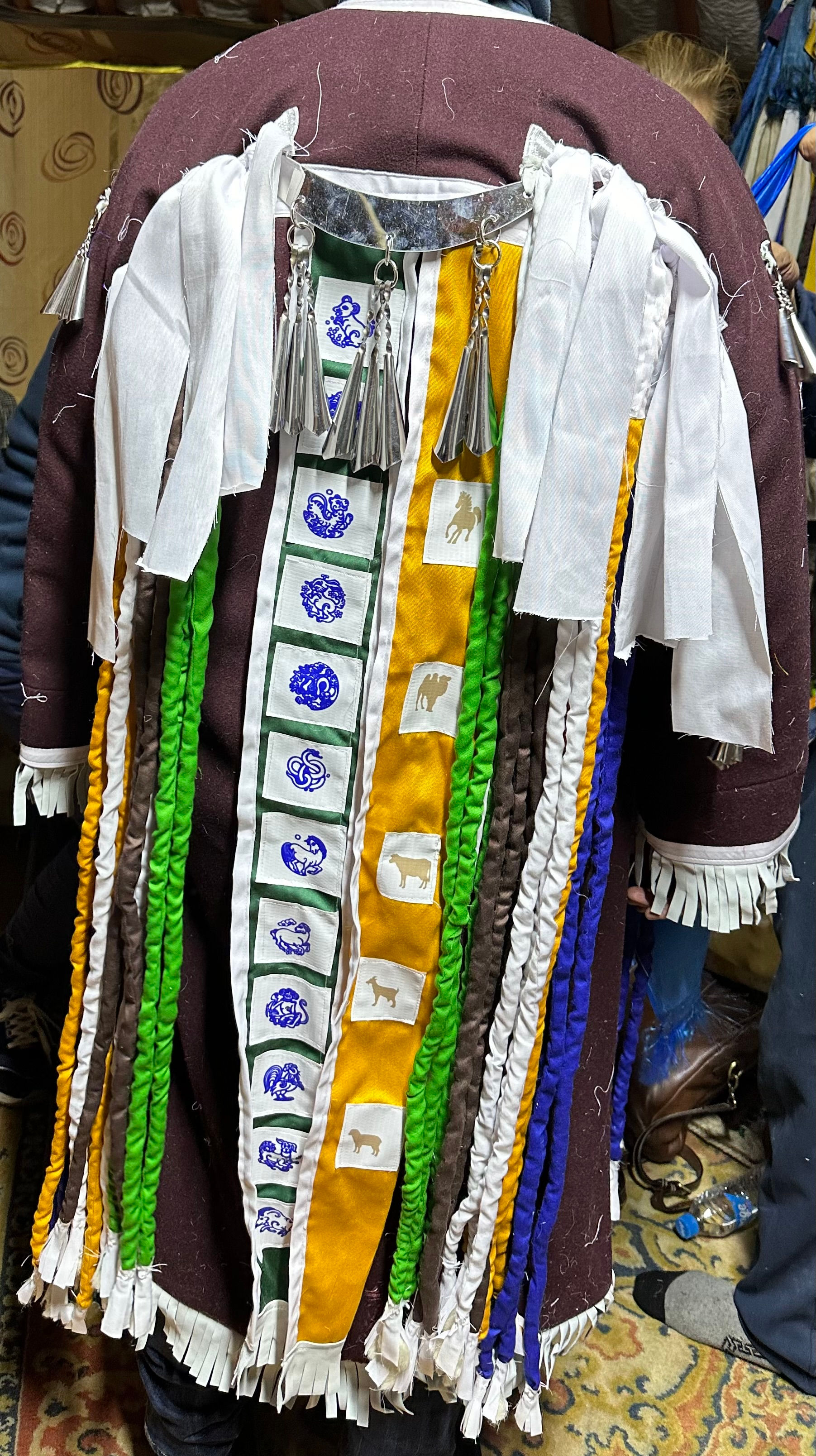 Tenue de Chaman Mongol avec coiffe et botte