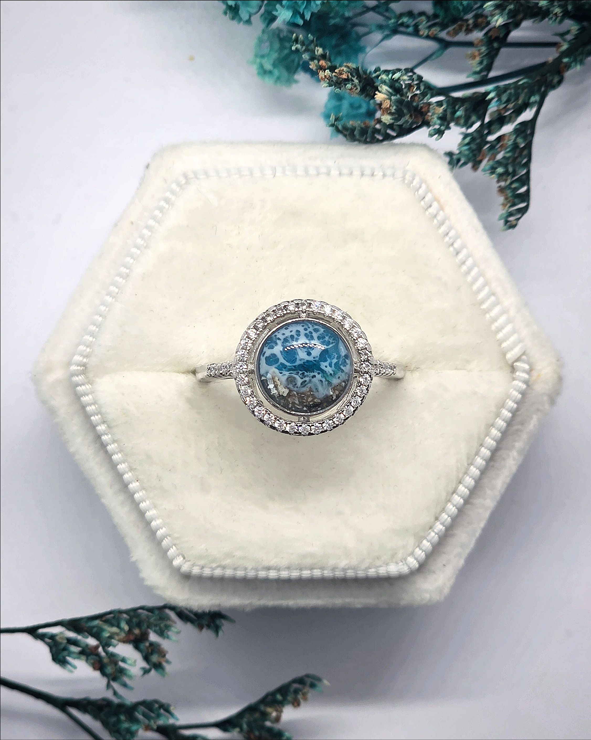 Circle beach scene diamante memorial ring