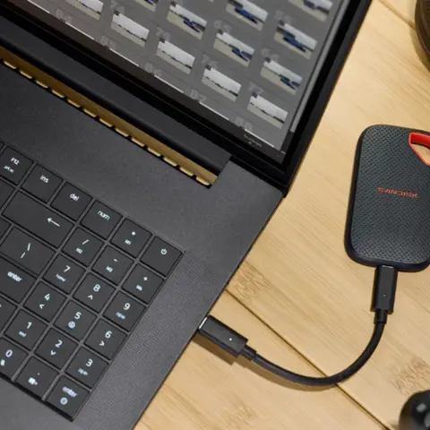 כונן SSD נייד דגם Extreme Portable SSD V3 בנפח 2TB מבית SanDisk