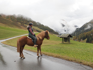 Samnaun, 1846m über Meer. Hier wohnt Melanie mit unserem ehemaligen Verkaufspferd Píla.