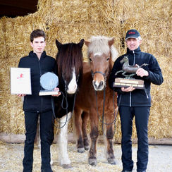 Zwei Trophäen für das Team Weierholz