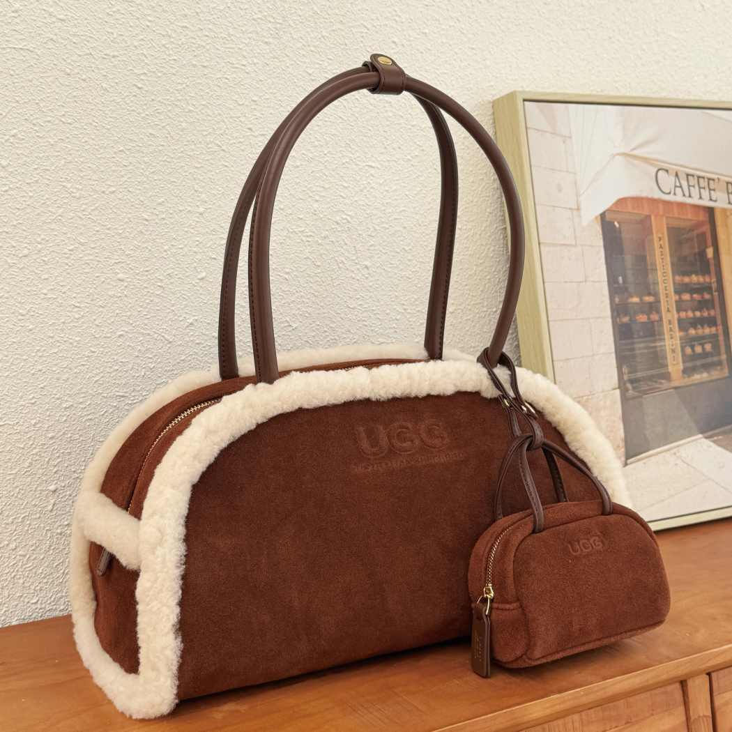 AUSTRALIAN SHEPHERD® Snowbelle Wool & Leather Barrel Handbag ASA 064