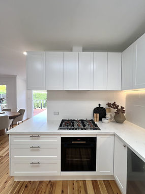 naremburn-white-shaker-kitchen-gas-cooktop-sydney-03.jpg