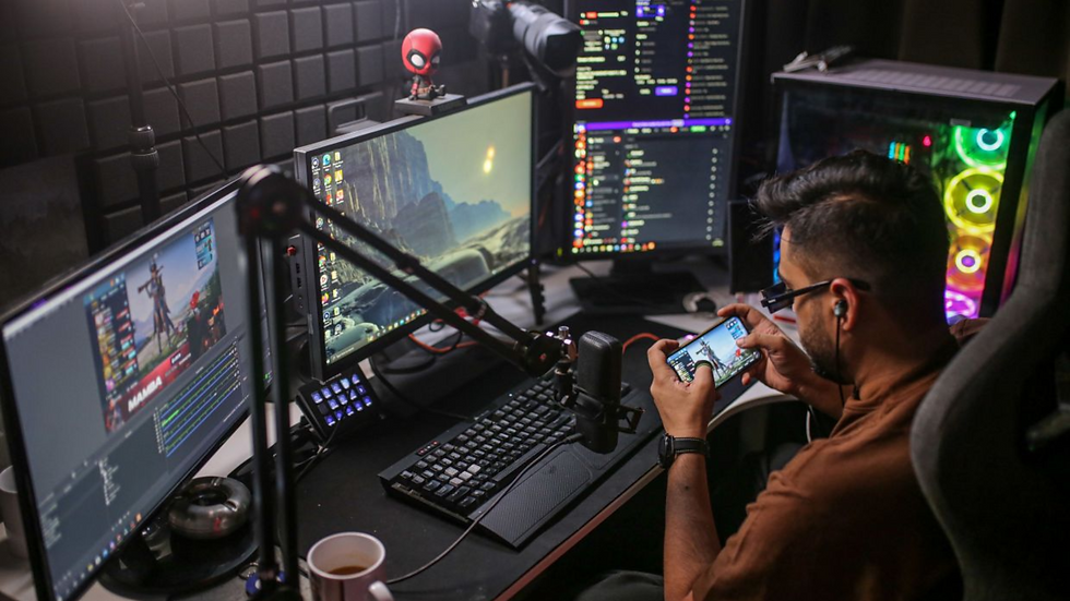 AceDROO Blog Image - Indian gamer livestreaming from home