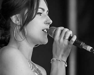 Jazz & Swing Singer UK Based
