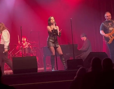 Live Singer Theatre