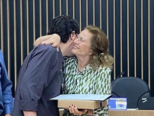 Coletiva de imprensa: Elaine Brambilla não descarta que o filho dispute a presidência da Câmara
