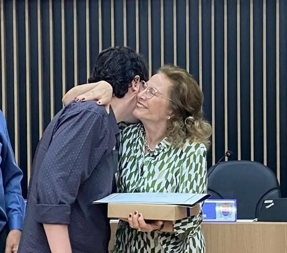 Coletiva de imprensa: Elaine Brambilla não descarta que o filho dispute a presidência da Câmara
