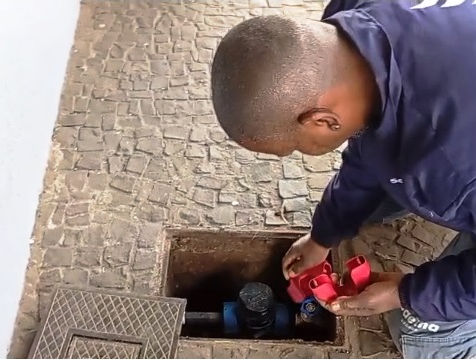 Saema inicia corte de água de inadimplentes em comércios e indústrias de Araras