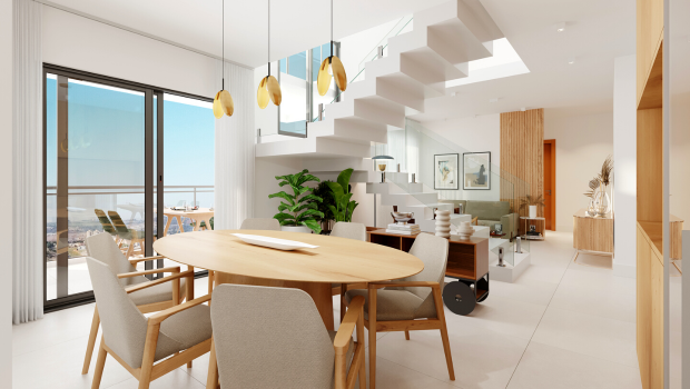 uma sala de jantar e estar, com escada para o piso superior e vista para a varanda