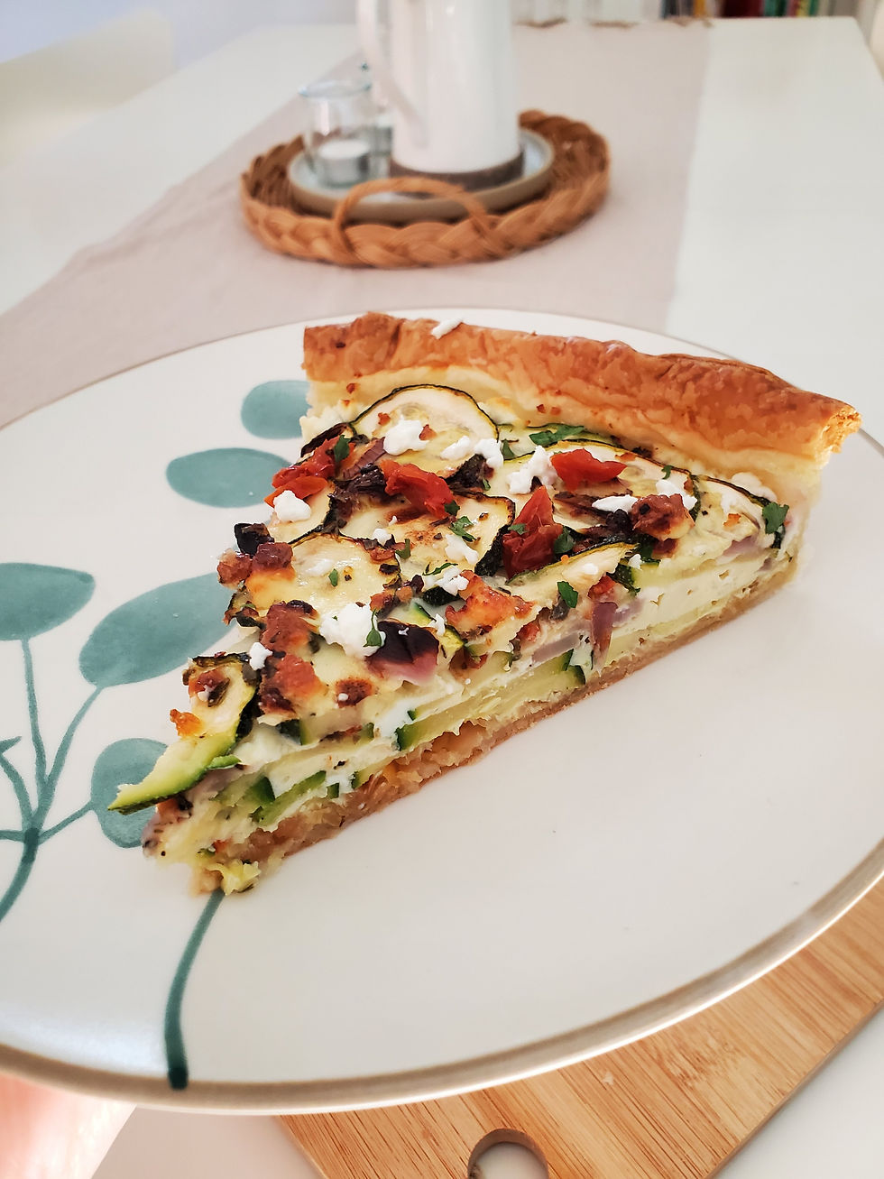 part de tarte courgette, lentille corail et fêta