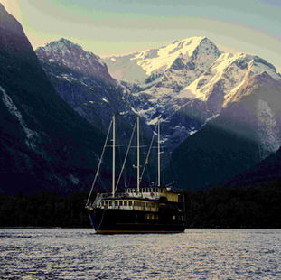 Organised Tours: Small Boats vs. Overnight Vessels