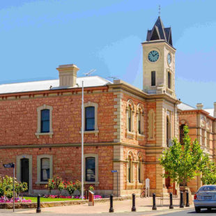 Mount Gambier is one of South Australia’s most surprising regional cities, shaped by volcanic craters, limestone caves, sinkholes, gardens, blue water and underground drama.   This slow