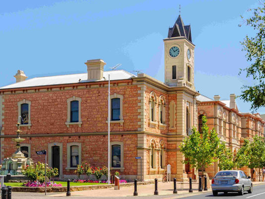 Mount Gambier is one of South Australia’s most surprising regional cities, shaped by volcanic craters, limestone caves, sinkholes, gardens, blue water and underground drama. This slow