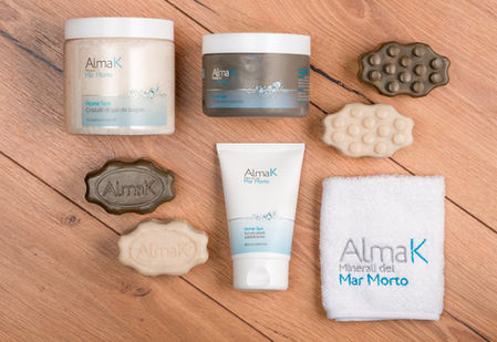 AlmaK mineral cosmetics package design