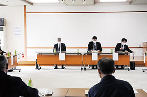 稲荷教育長・左.jpg