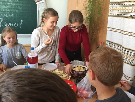 1 жовтня вчитель української мови та літератури Куликова В.В., спільно з класним керівником Троян Н.