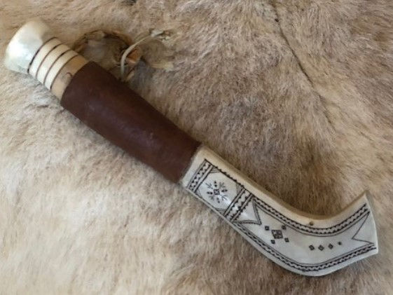 Samekniv, halvhorn av Jon Erik Simma