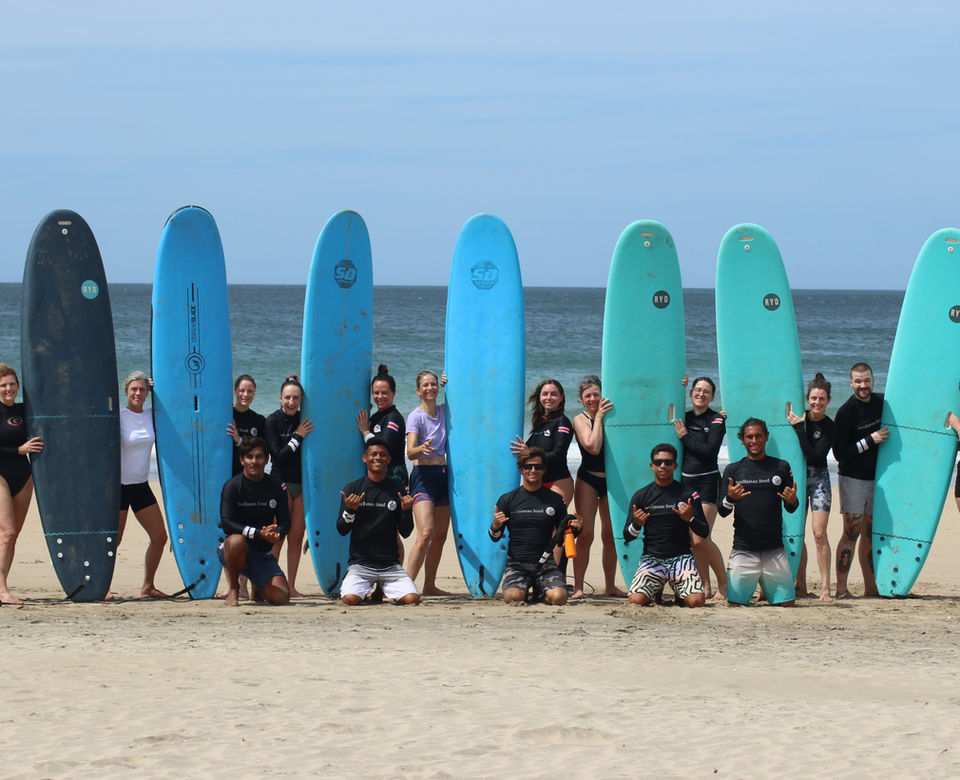 Big group having a surf lesson in playa avellanas