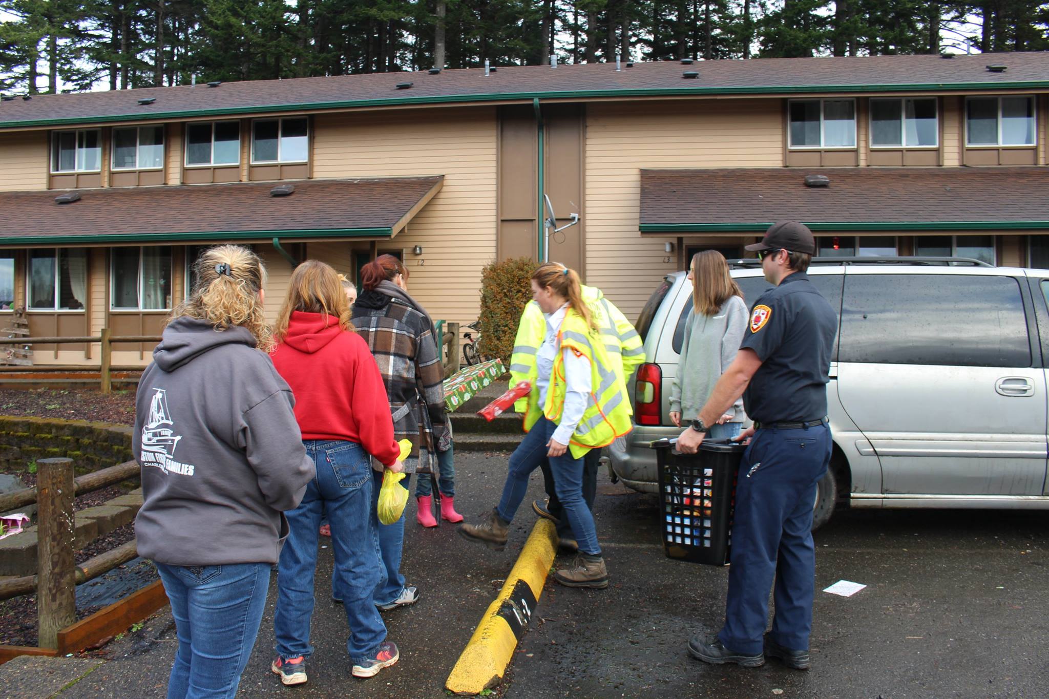 delivering christmas baskets1