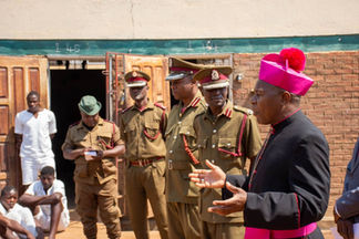 Humanizar las cárceles de Malawi: apoyo sanitario y espiritual en ocho prisiones.