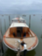 Vue rapprochée de la pinasse Deborah amarrée au port d'Arcachon