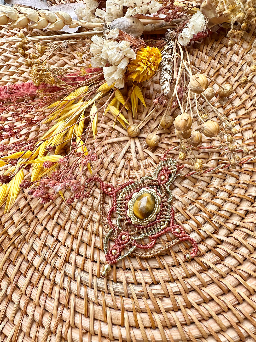 Pendentif artisanal en œil de tigre aux couleurs automnales