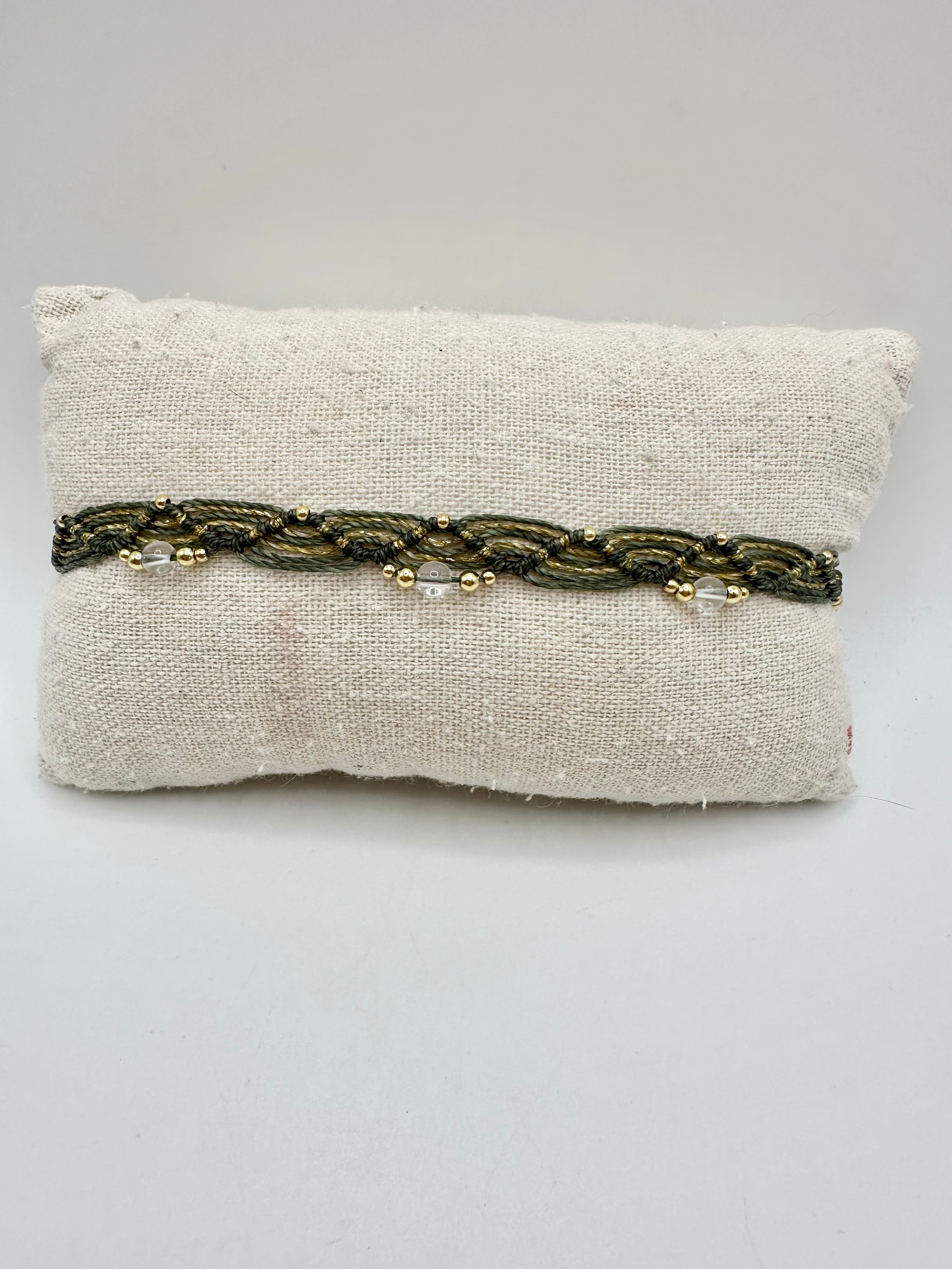 Chevillère en micro-macramé verte