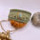 Miniature : Bracelet manchette en macramé vert avec pierre centrale marquise en agate mousse – Collection Mabon.